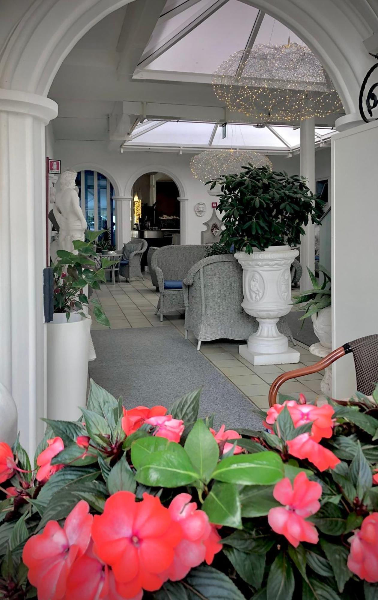 Hotel La Parigina Lignano Sabbiadoro Exterior foto